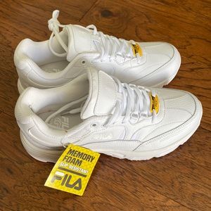 FILA Womens 8.5 white memory foam, slip-resistant sneaker